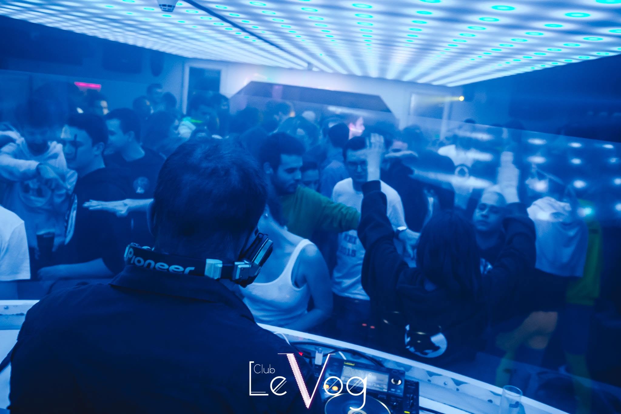 Ambiance de club pendant un set de Jeremy Chris